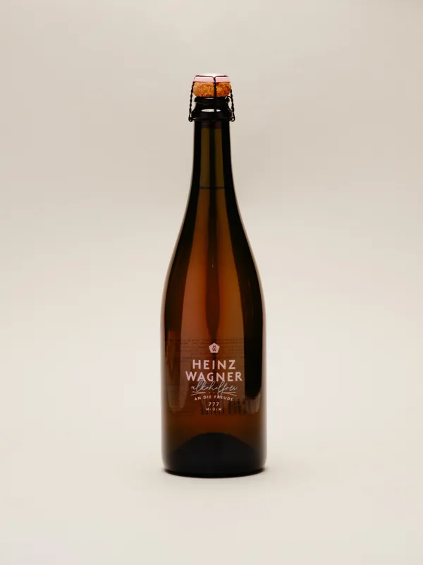 Bottle of Heinz Wagner Alcohol-free against a light background