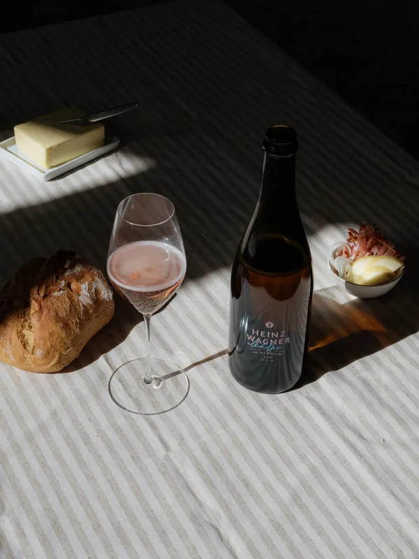 Bottle of Heinz Wagner Alcohol-free with a filled glass, bread and butter on a table