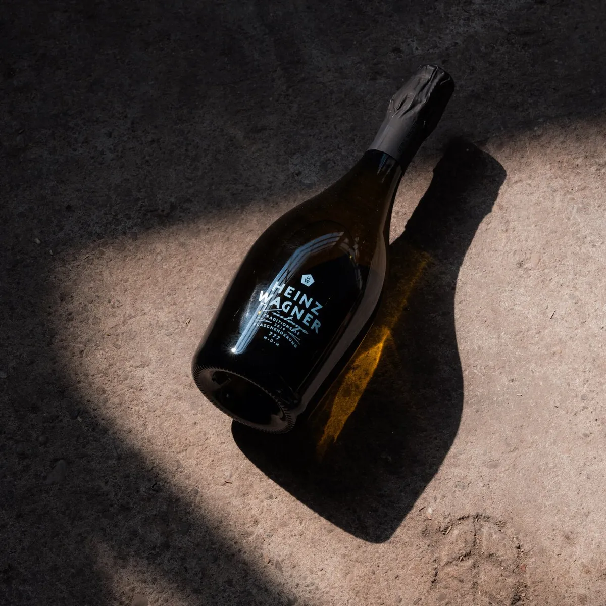 Bottle of Heinz Wagner Vintage 2019 lying in light and shadow